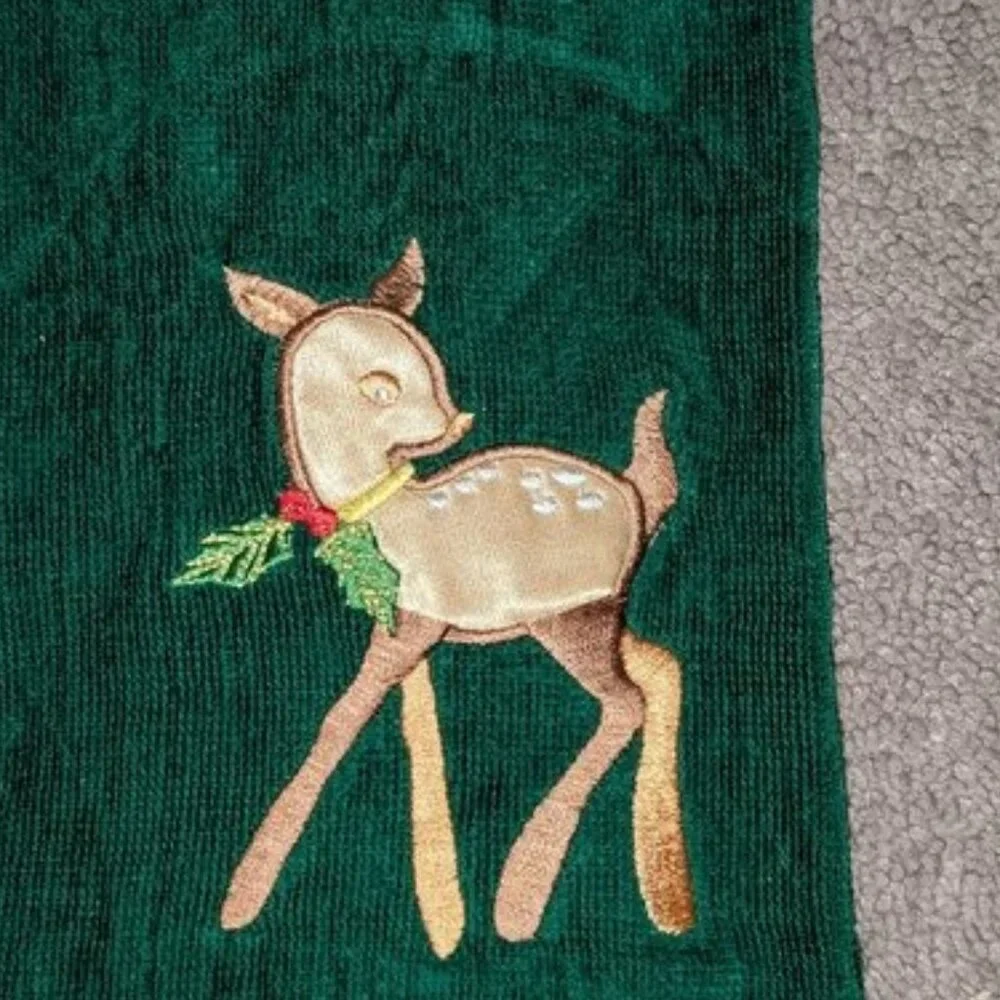 NEW Vintage Embroidered Christmas Holly Berry Leaves Deer Baby Doe Hand Towel